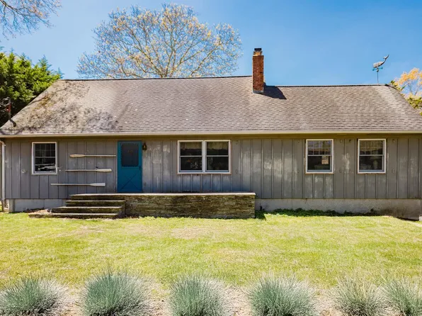 75 Squiretown Road, Hampton Bays, NY 11946