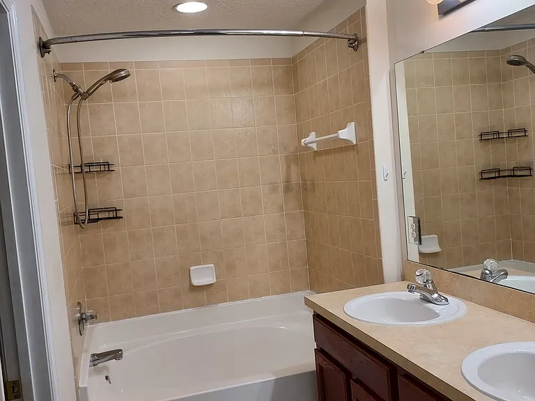 532 Hopewell Dr — Photo 13