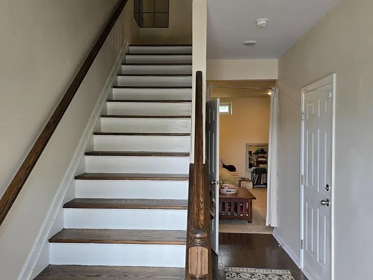 76 Albert Ct — Photo 4