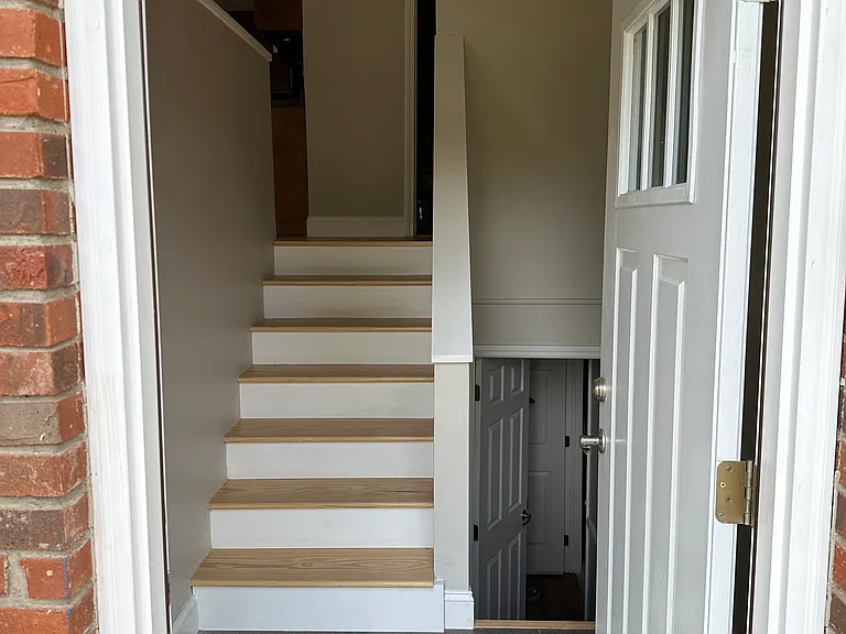 206 Russell Rd S — Photo 3