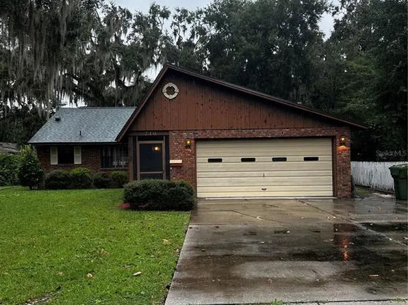 710 Lincoln Ave, Leesburg, FL 34748