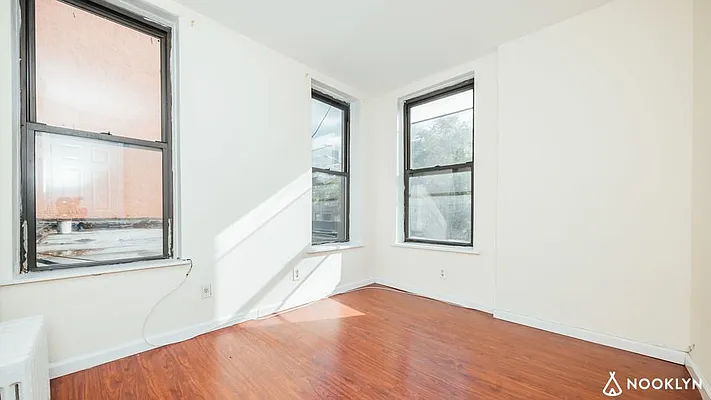 Rented by Nooklyn NYC LLC | media 22