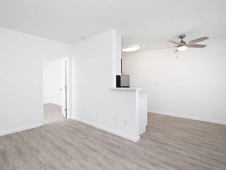 Aztec Pacific Apartments — Photo 49