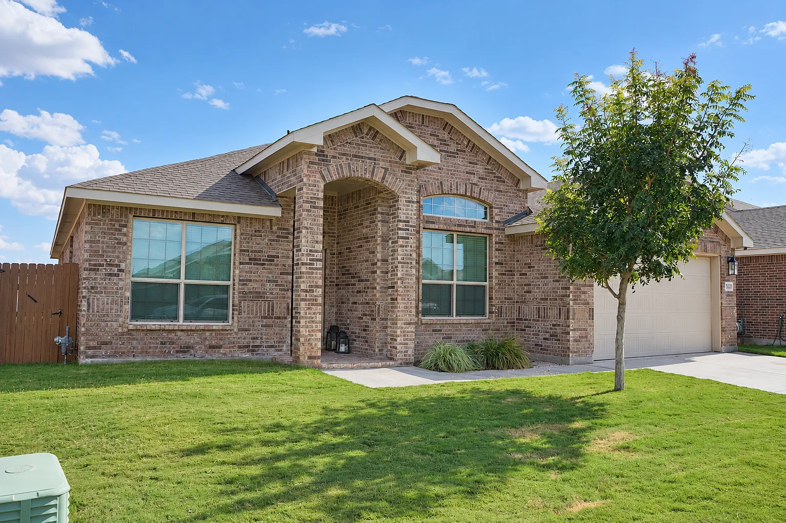4 bed, 2412 sqft, $5,000 — Photo 1