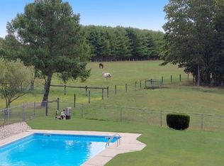 1653 Middle Rd, Calverton, NY 11933