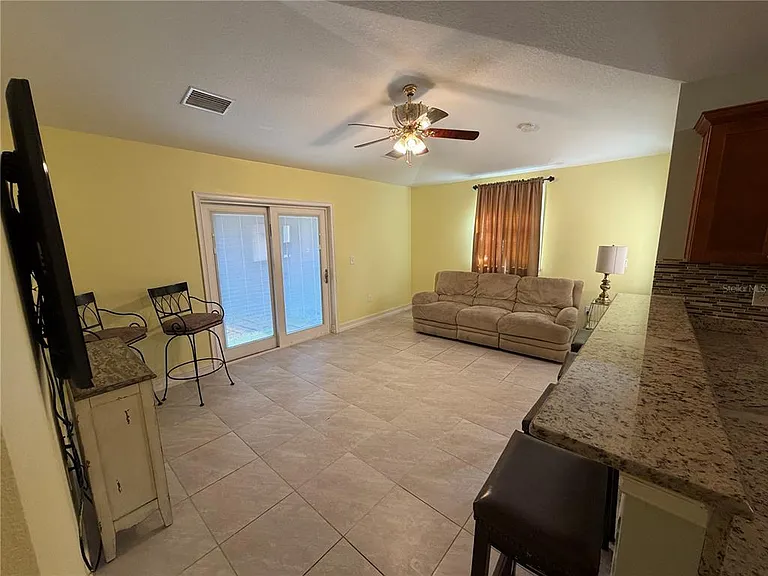 1131 Dogwood Ave — Photo 6