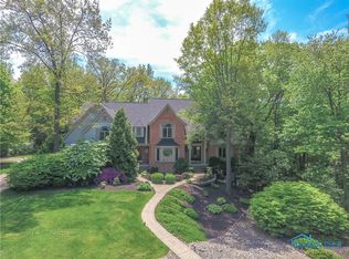 7113 Salisbury Rd, Maumee, OH 43537