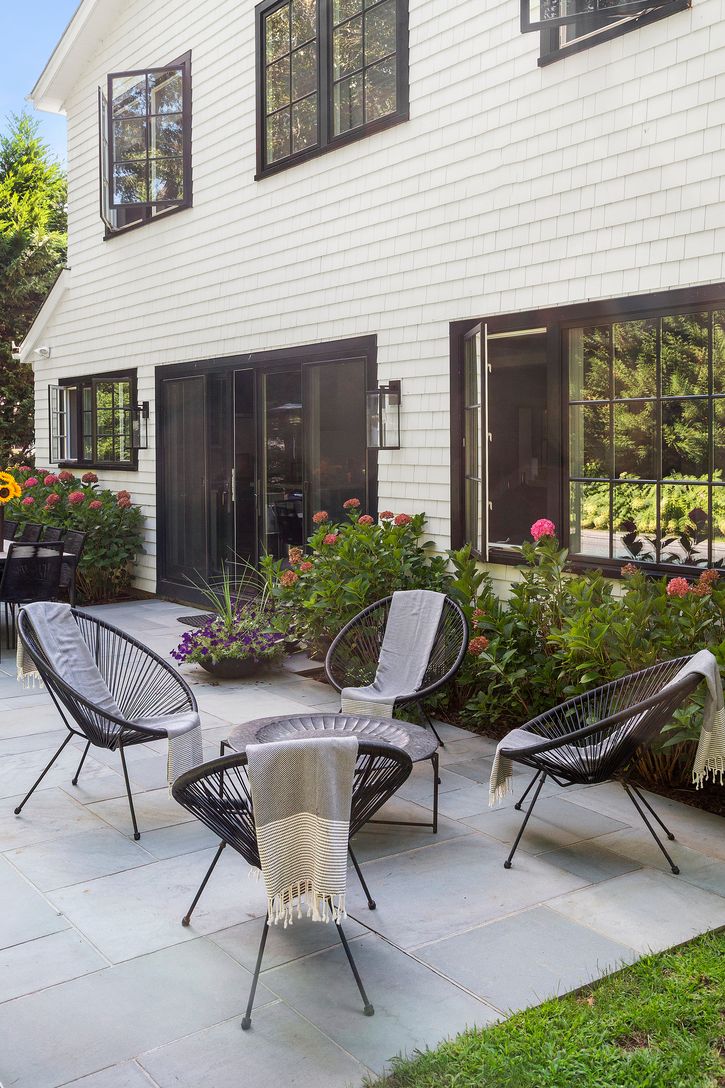  Separate seating area 