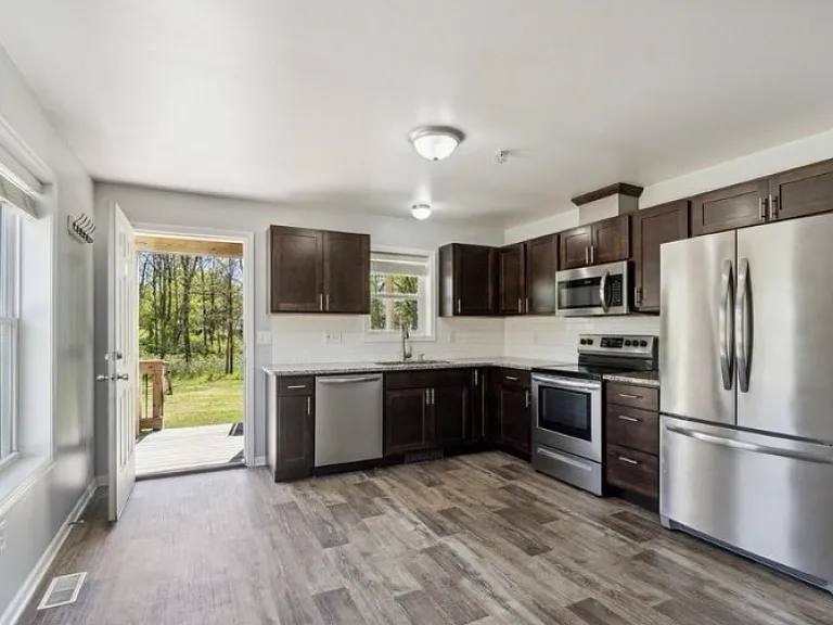 209 Morningside Dr — Photo 2