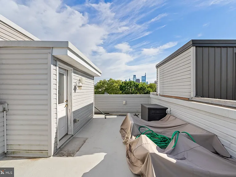 1528 W Seybert St — Photo 35