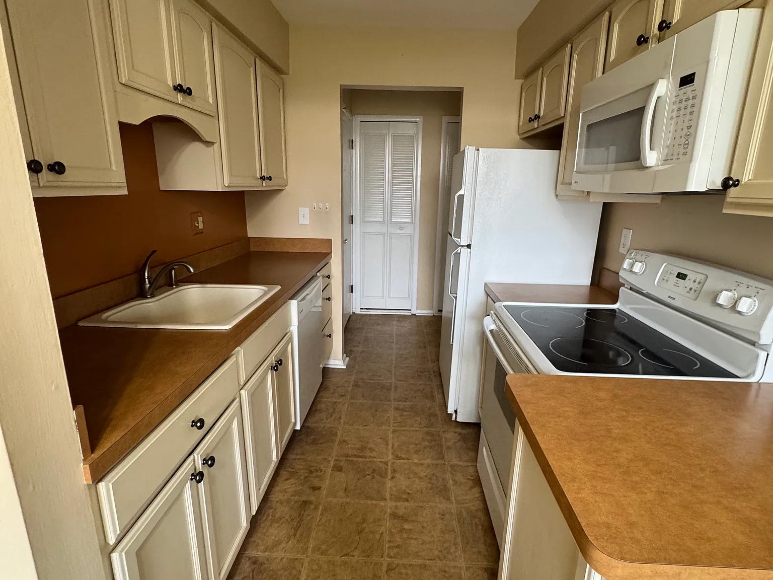 1 bed, 700 sqft, $1,225 — Photo 4