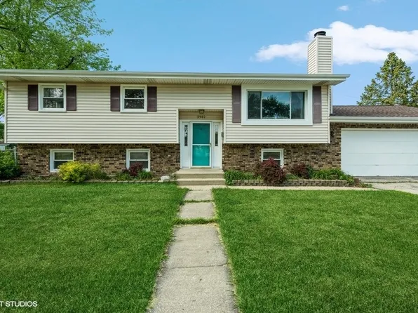 3902 W West Ave, McHenry, IL 60050