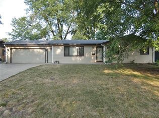 1413 Country Club Dr, Pella, IA 50219