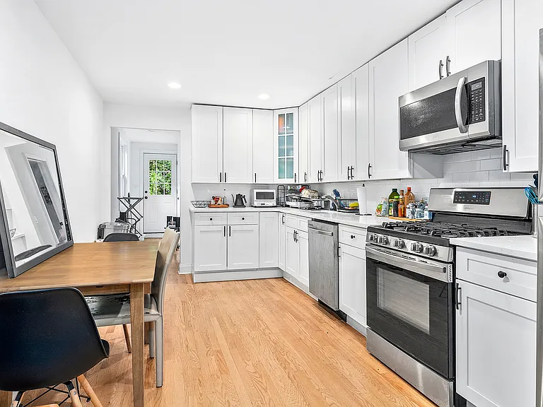2551 Crescent St #1 — Photo 3