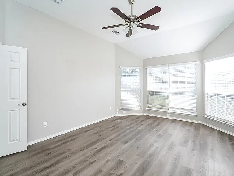 4617 Seneca Dr — Photo 9