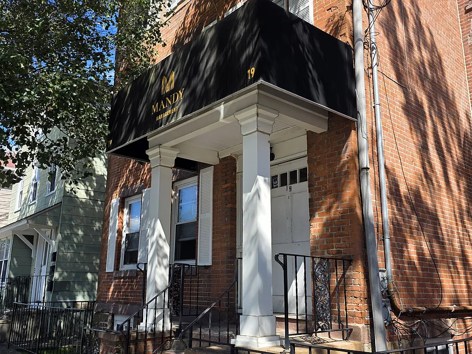 19 Brown St #C