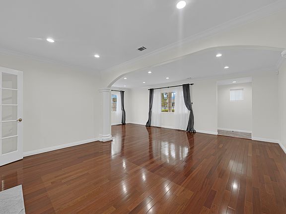 5th image of 6249 Beeman Ave
