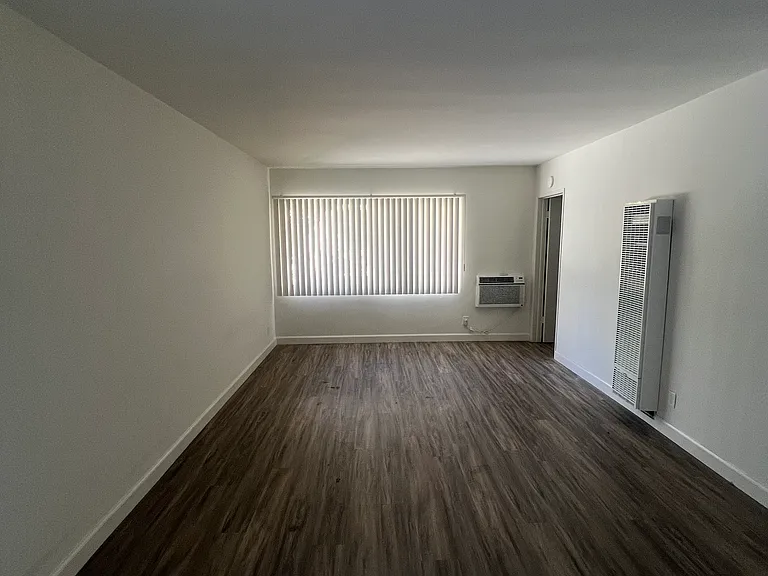 267 S Madison Ave — Photo 3
