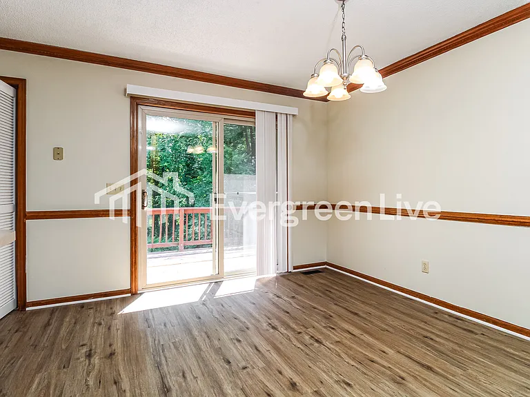 280 Conrad Cir — Photo 5