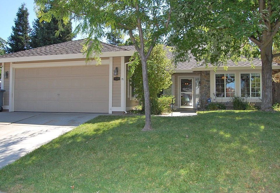 Elevated front yard