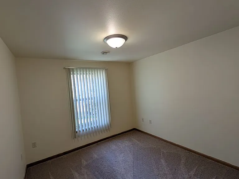 Pheasant Run Apartments — Photo 24