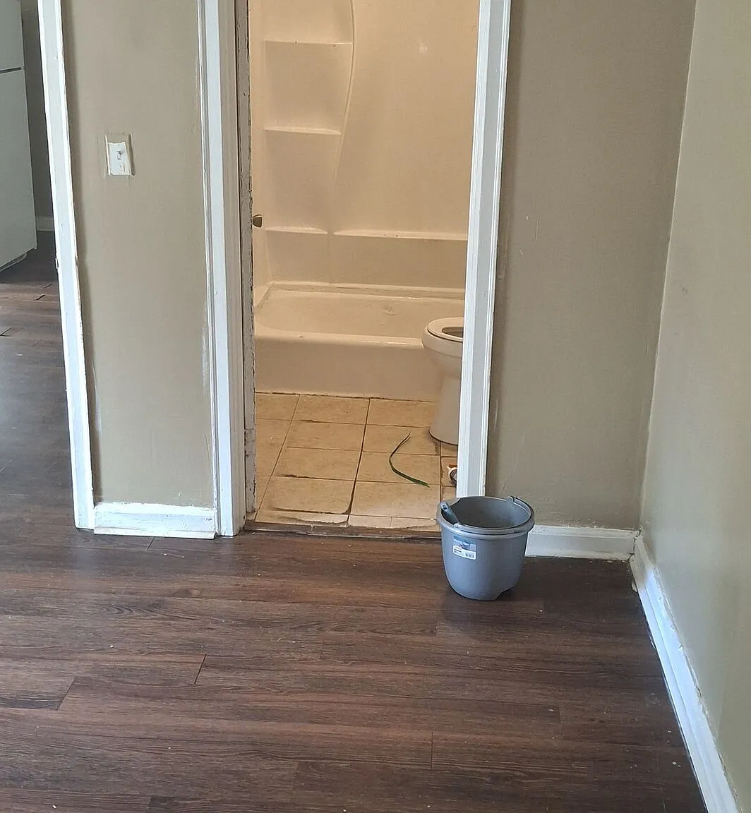 2 bed, 1.0 bath, 728 sqft, $995 — Photo 2
