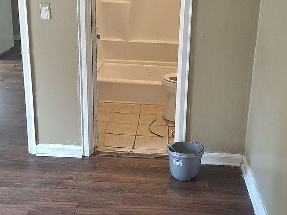 4th image of 216 Alabama St