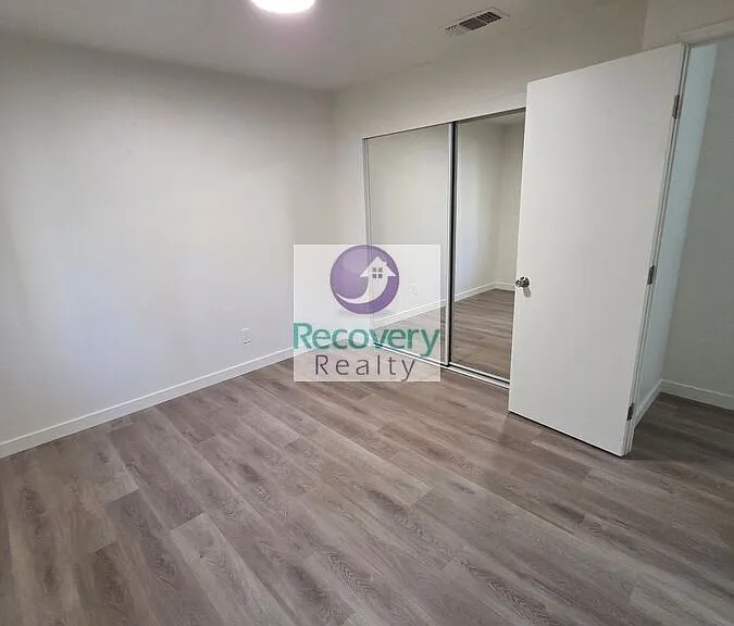 24245 Grand View Ave — Photo 18