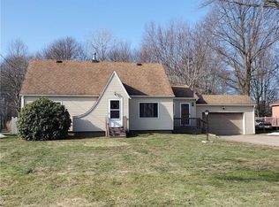 204 Lowry Rd, Erie, PA 16511