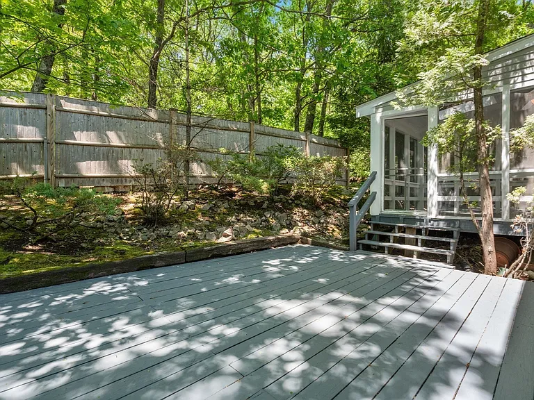 141 Westgate Rd — Photo 32