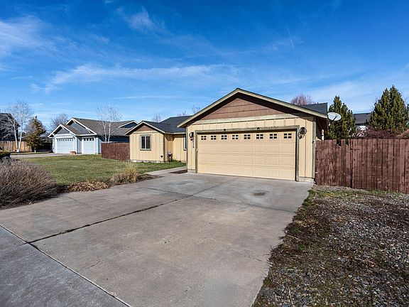 4th image of 2215 SW Stonehedge Ct