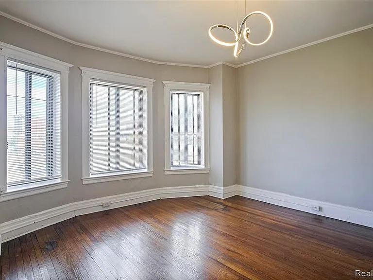 68 E Willis St #10 — Photo 6