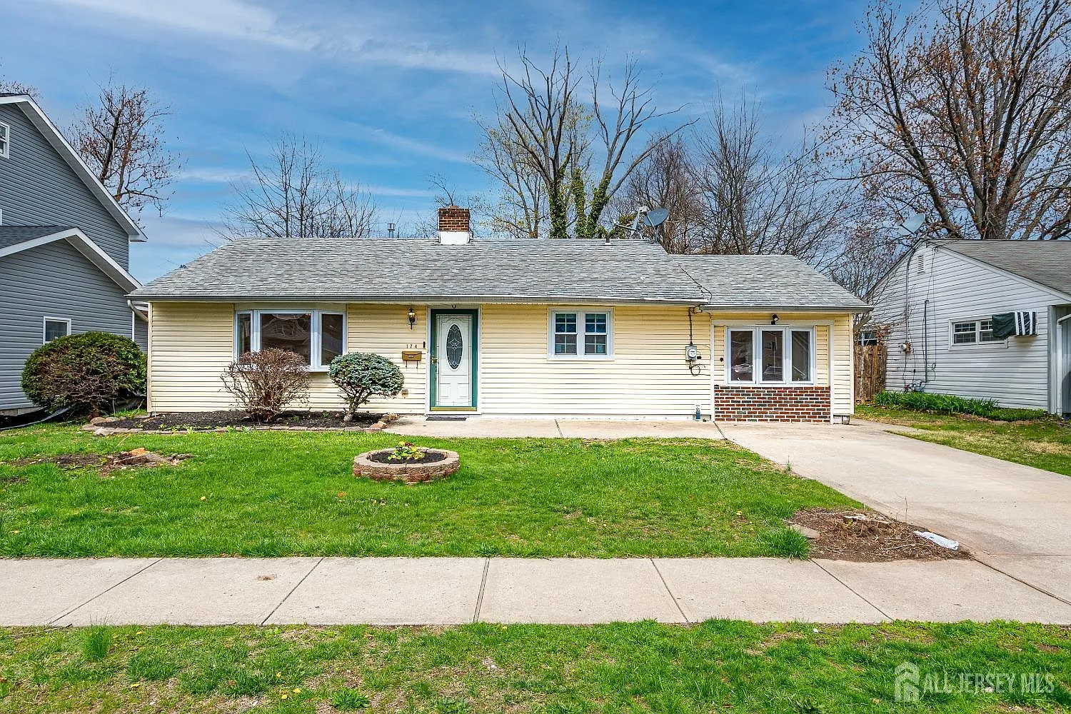 174 Winthrop Rd photo 1