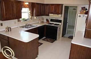 3rd image of 4215 Cambridge Crescent Dr