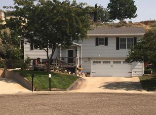 518 Country Dr, Pierre, SD 57501