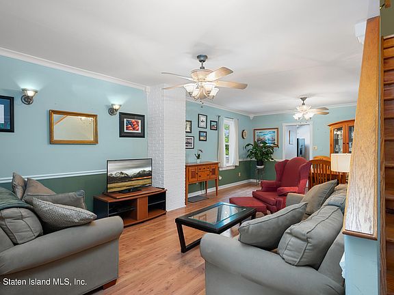 4th image of 164 Cortlandt St