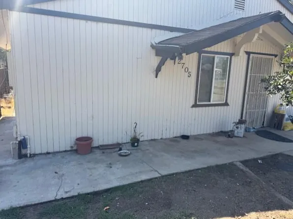 2705 W Alpine Avenue, Tulare, CA 93274
