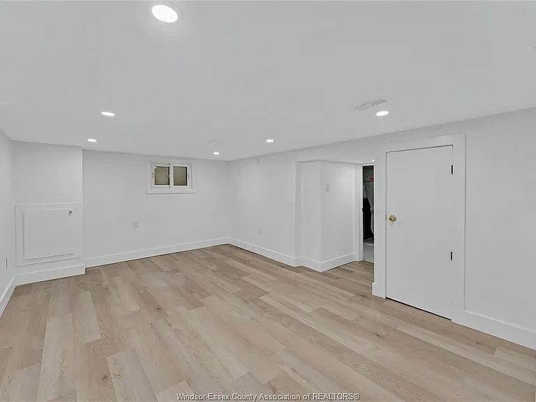 1245 Giles Blvd E — Photo 20