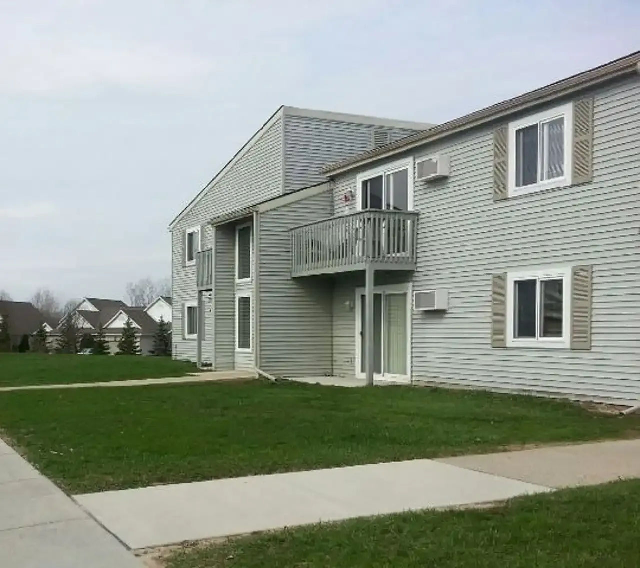 2 bed, $820 — Photo 1