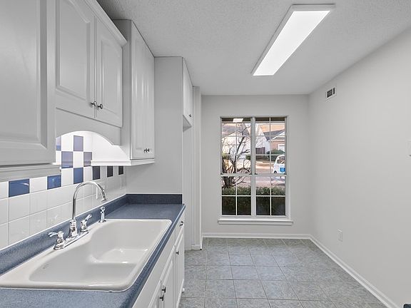 3rd image of 111 N Idlewild Path