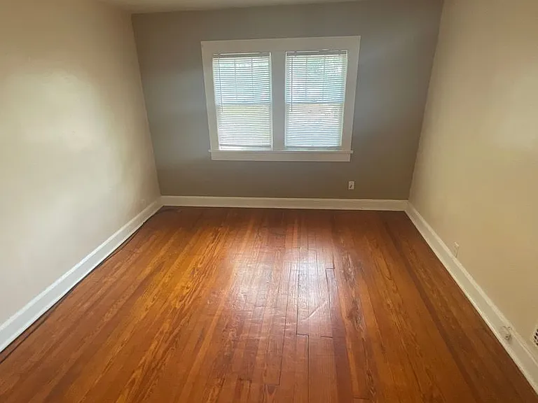 712 E Cottage Grove Ave — Photo 13