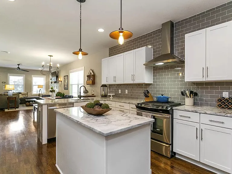 306B Manchester Ave — Photo 8