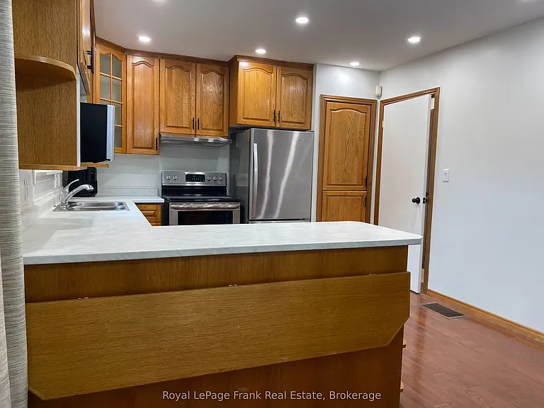 2350 7th Line #MAIN FLOOR — Photo 5