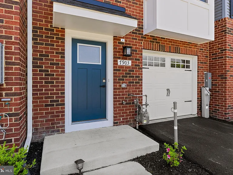 7903 Tanbridge Ln — Photo 3