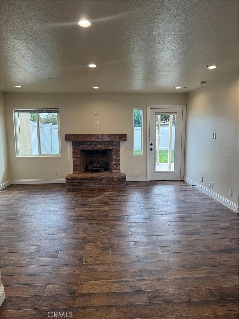 4 bed, 1400 sqft, $4,900 — Photo 3