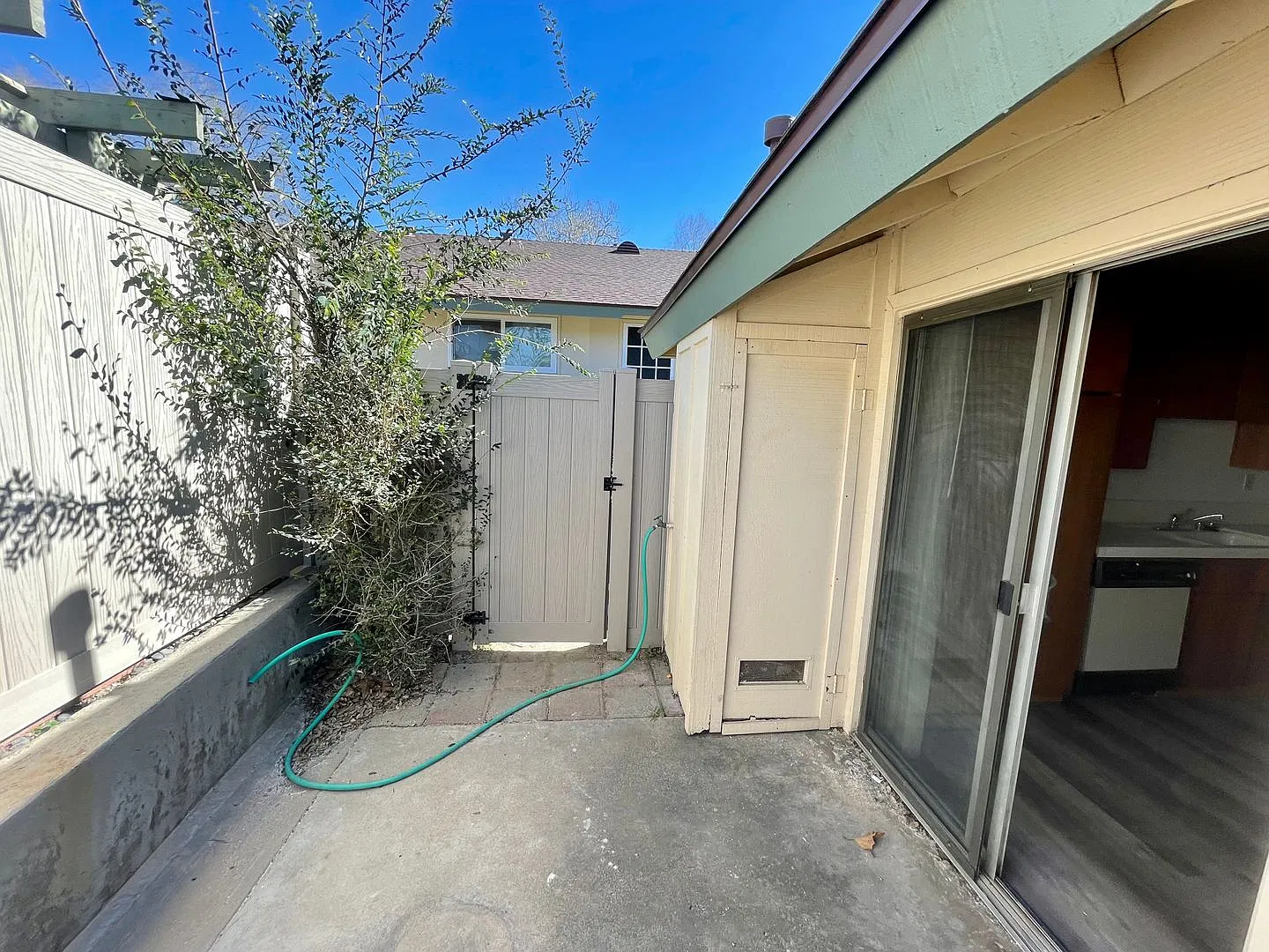 Cute 1 Bedroom 1 Bath Townhome for Rent — Photo 2