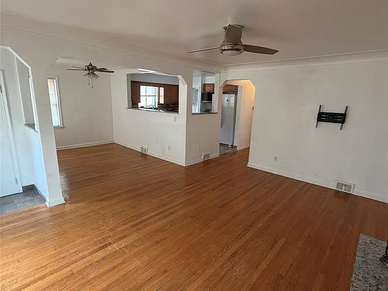 16729 W Outer Dr — Photo 4