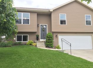 1802 N 207th St, Elkhorn, NE 68022