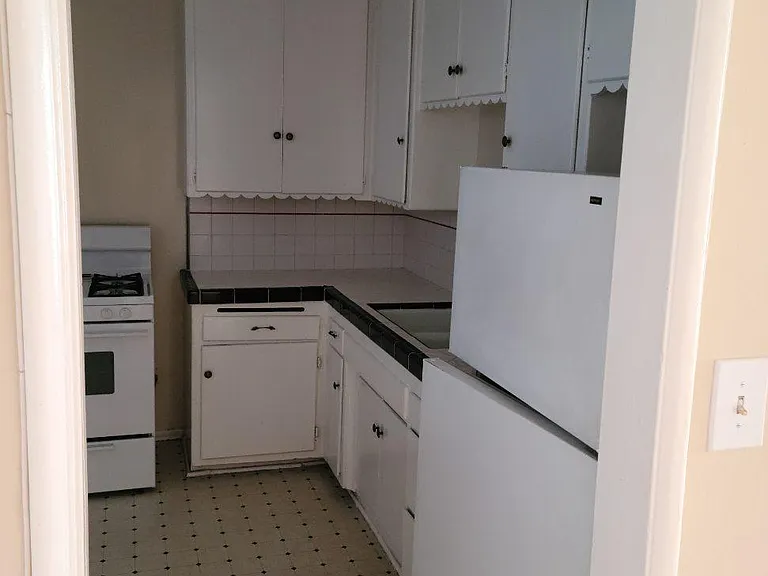 1741 N Kingsley Dr #5 — Photo 5