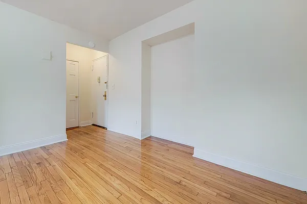 Rented by Revona Properties | media 5